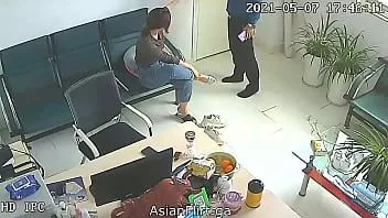play La vigilancia de la oficina filmó el asunto del supervisor y la esposa.
