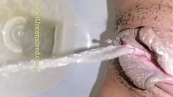 Redare Filtru de frumusețe în costum de baie verde și mască reflectorizantă