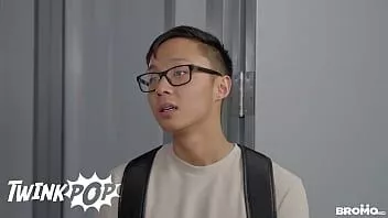 Redare Plug-ul lui Dane Jaxson declanșa detectorul și tipul de securitate Trent King îl înlocuiește cu pula lui uriașă - twinkpop