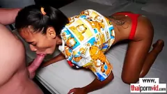 play खूबसूरत थाई किशोरी यिंग एक विशाल सफेद डिक पर जंगली हो जाती है