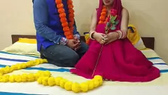 Reproduzir Primeira noite de paixão de Desi Bride com marido viciado