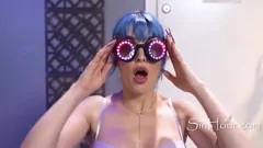 play La ragazza asiatica dai capelli blu provoca un onilarante ufficio a tre