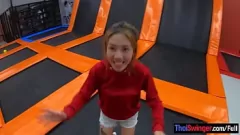 Riproduci Amatoriale MILF tailandese si diverte sul trampolino e fa azione hardcore con un grosso cazzo