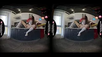 Redare Solista, angel kriss se masturbeaza in bucatarie, in vr