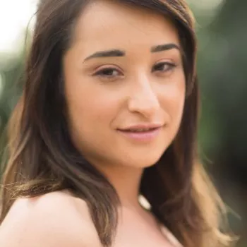 Actrita Isabella Nice